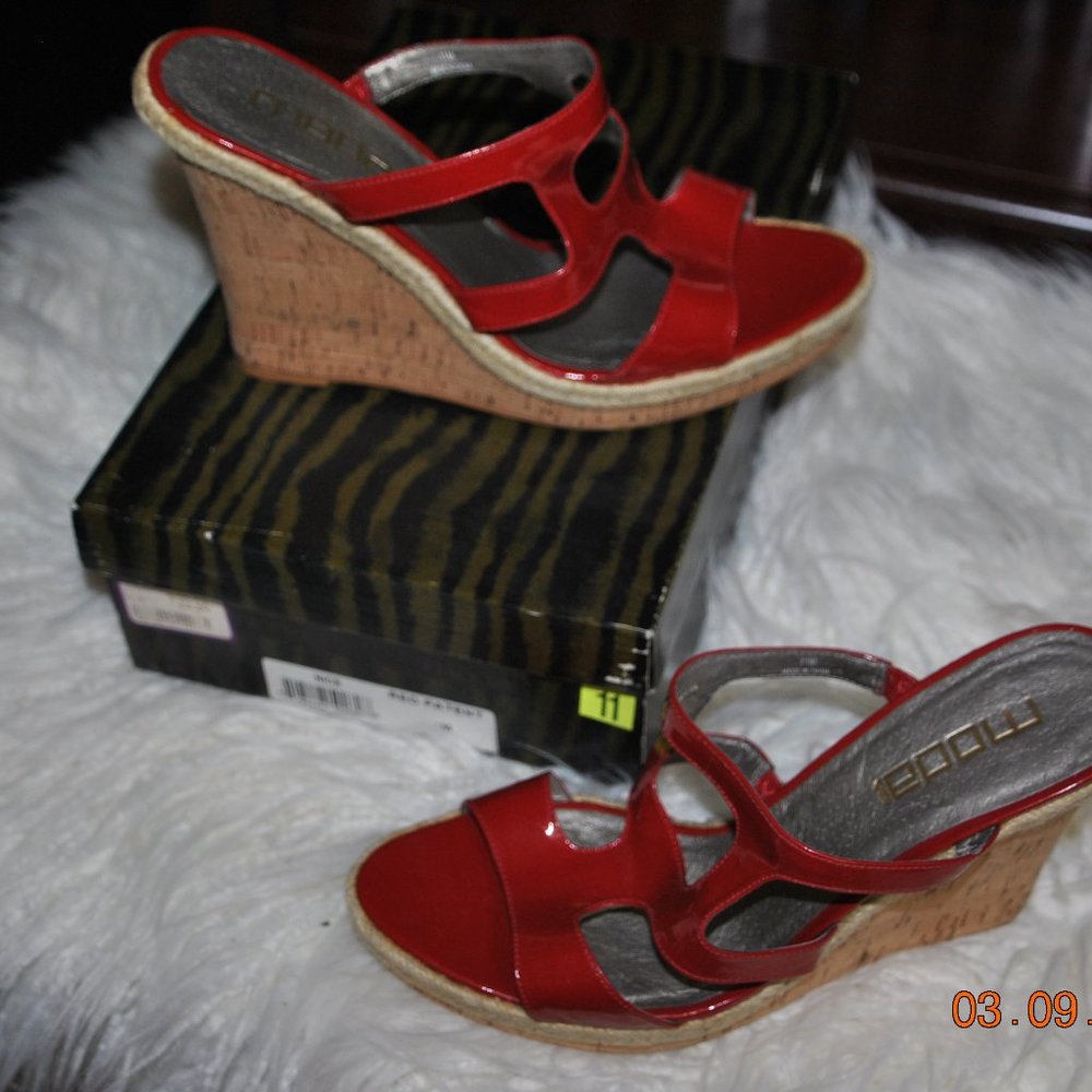 Moda Red Wedges - Picture 5 of 5